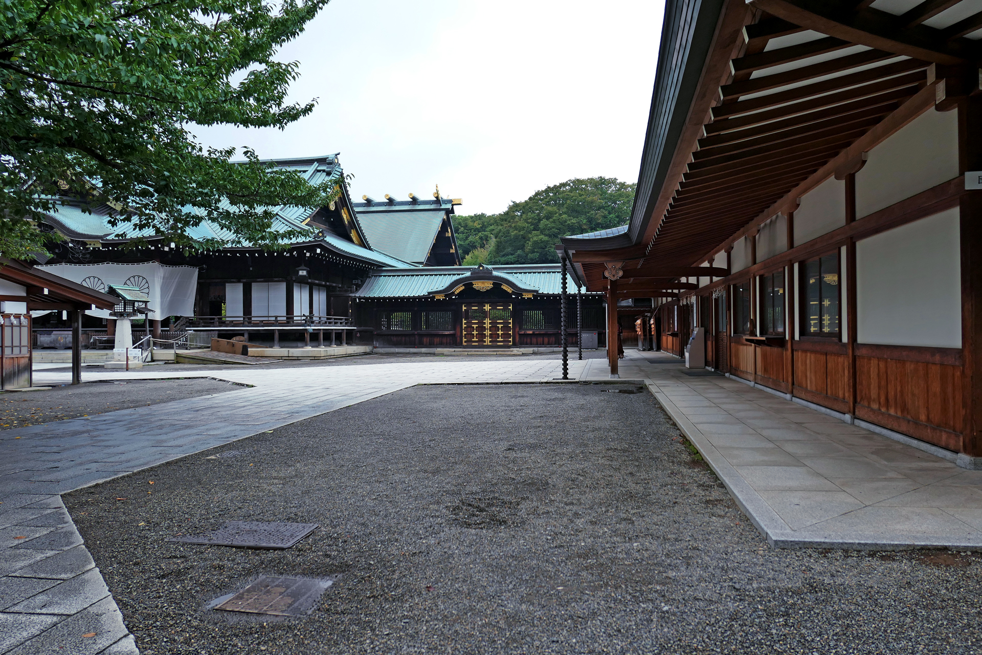 Hatchōbori Station to Nakano Station - Yasukuni Shrine